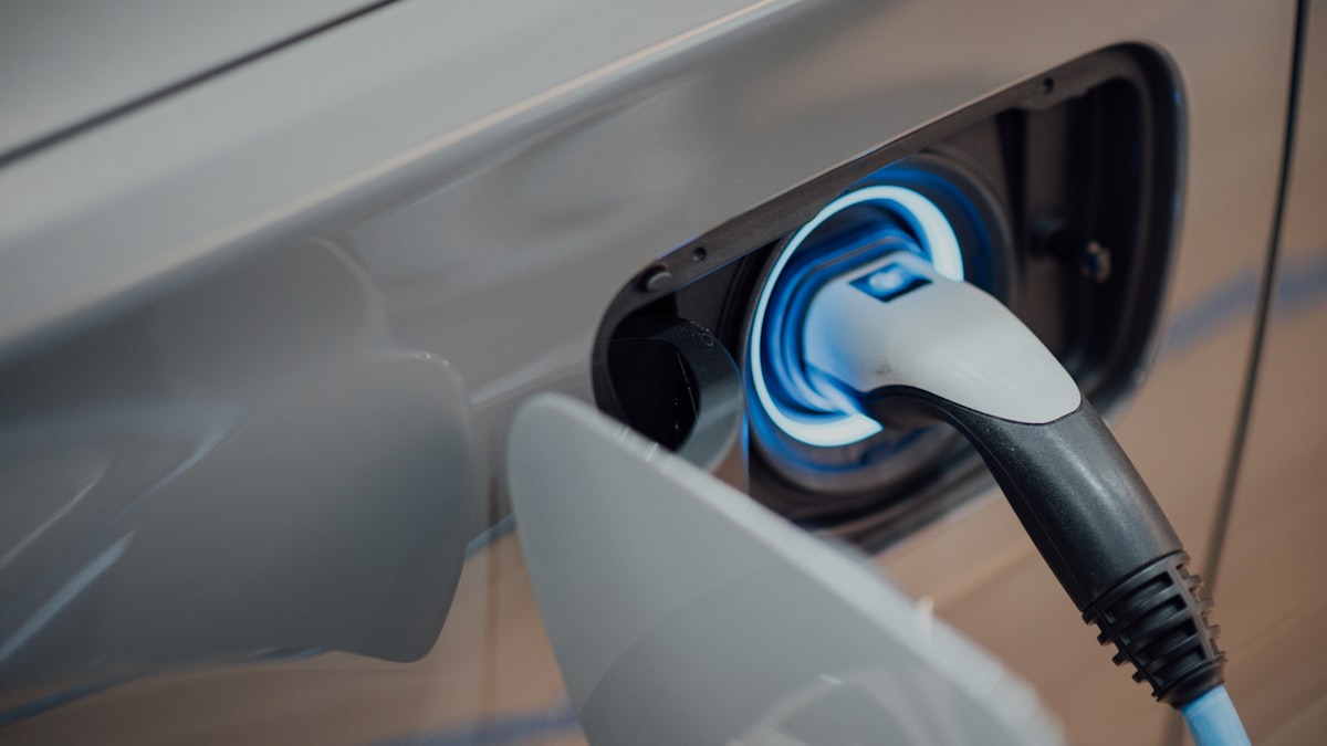 The Megawatt Charging Revolution: How Ultra-Fast Networks Unlock Long-Haul Electric Travel