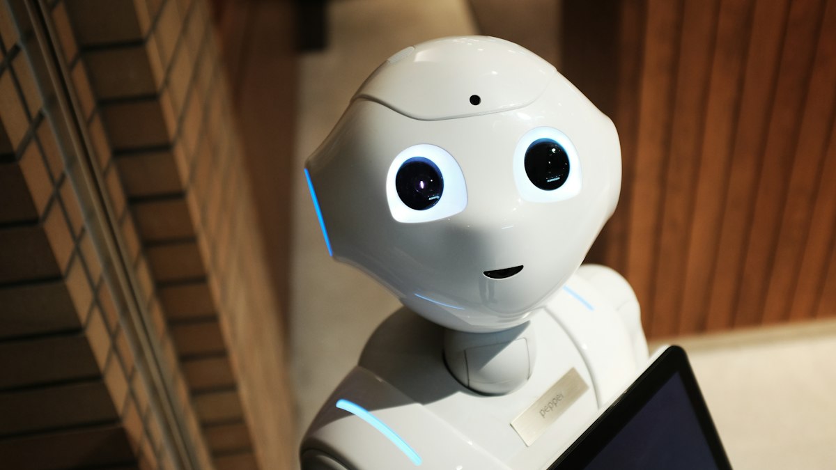 The Rise of Autonomous AI Agents: How Intelligent Swarms Transform Enterprise Work